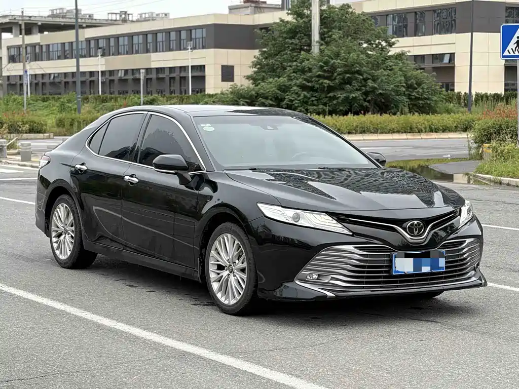 Toyota Camry 2018 — фото 3