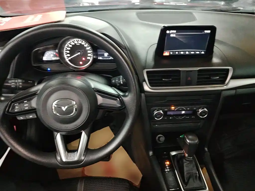 Mazda 3 Axela 2019 — фото 10