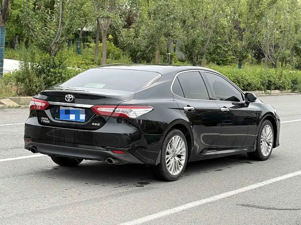 Toyota Camry 2018 — фото 6