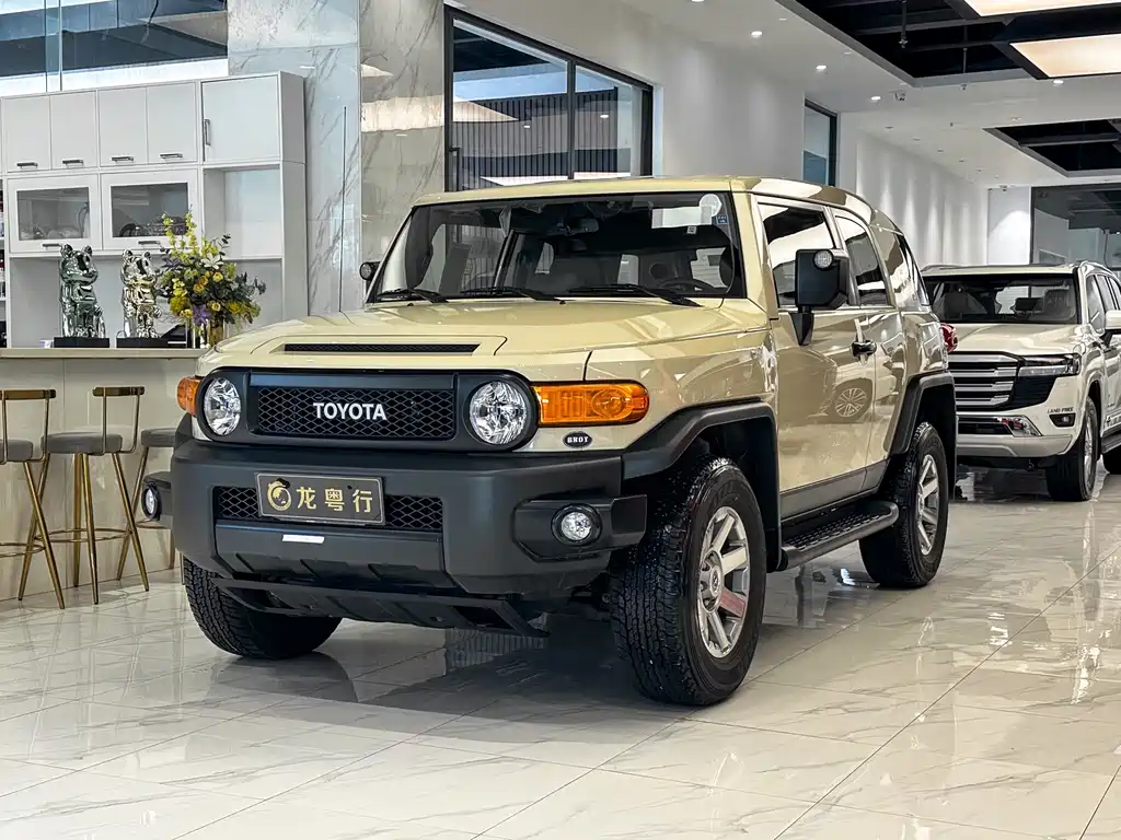 Toyota FJ Cruiser — фото 2