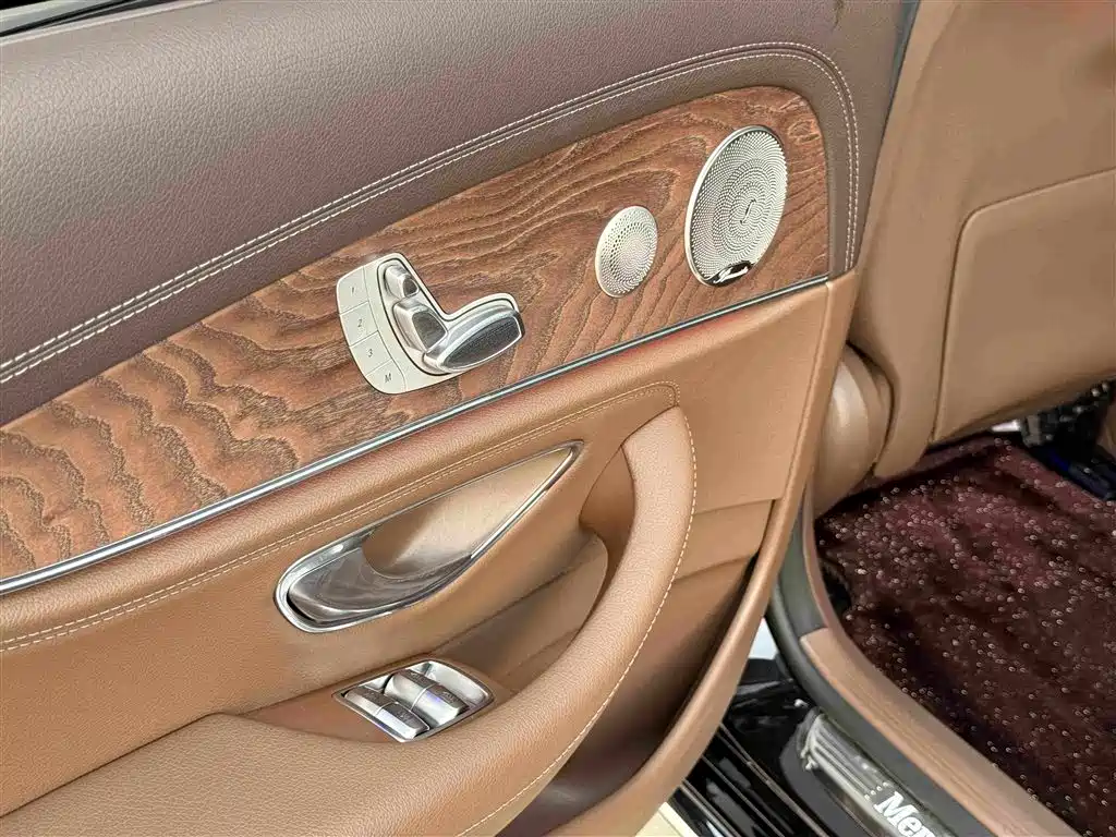 Mercedes-Benz E-Class 2021 — фото 15