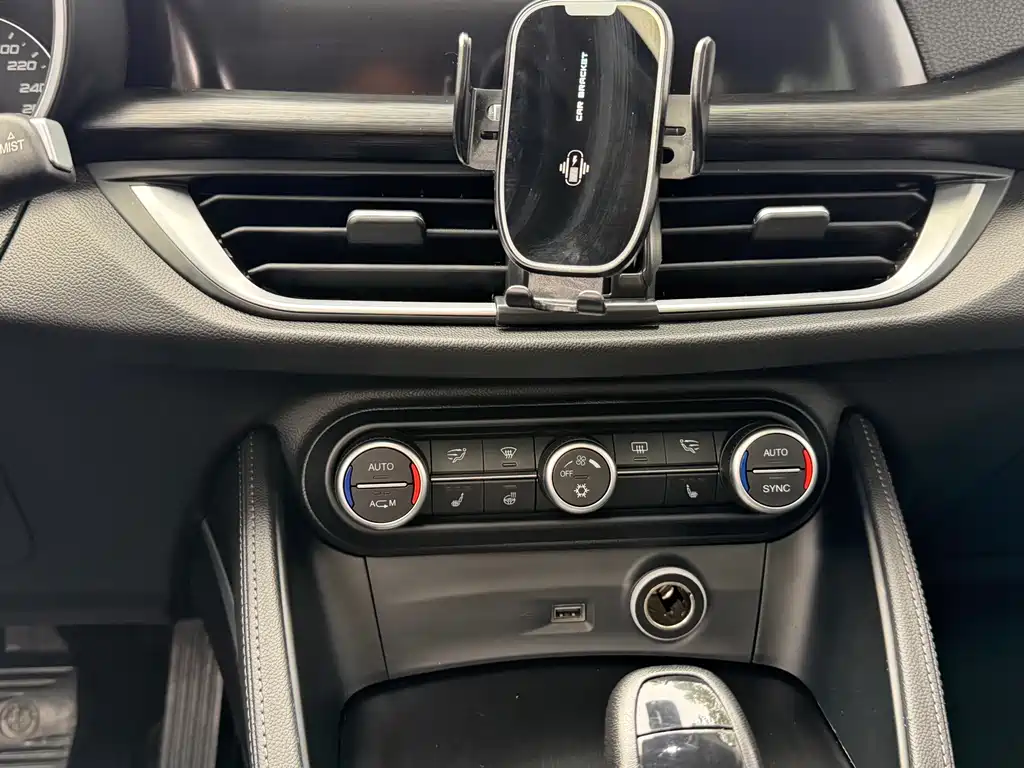 Alfa Romeo Stelvio 2019 — фото 12