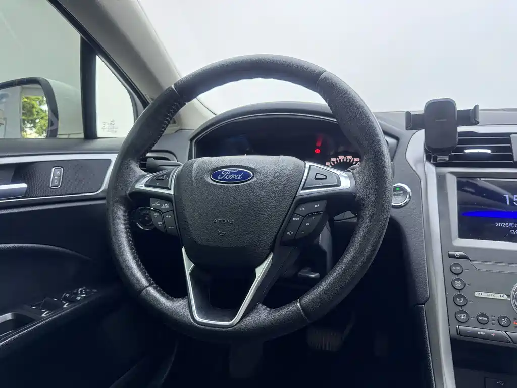 Ford Mondeo 2019 — фото 10