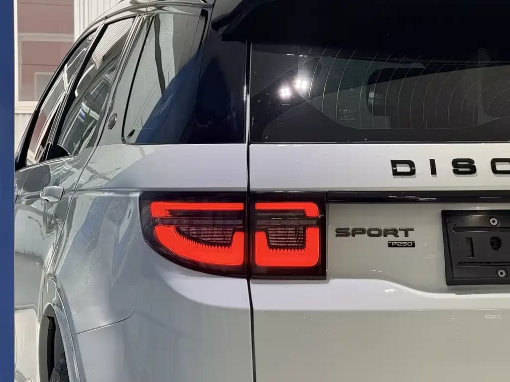 Land Rover Discovery Sport 2023 — фото 6