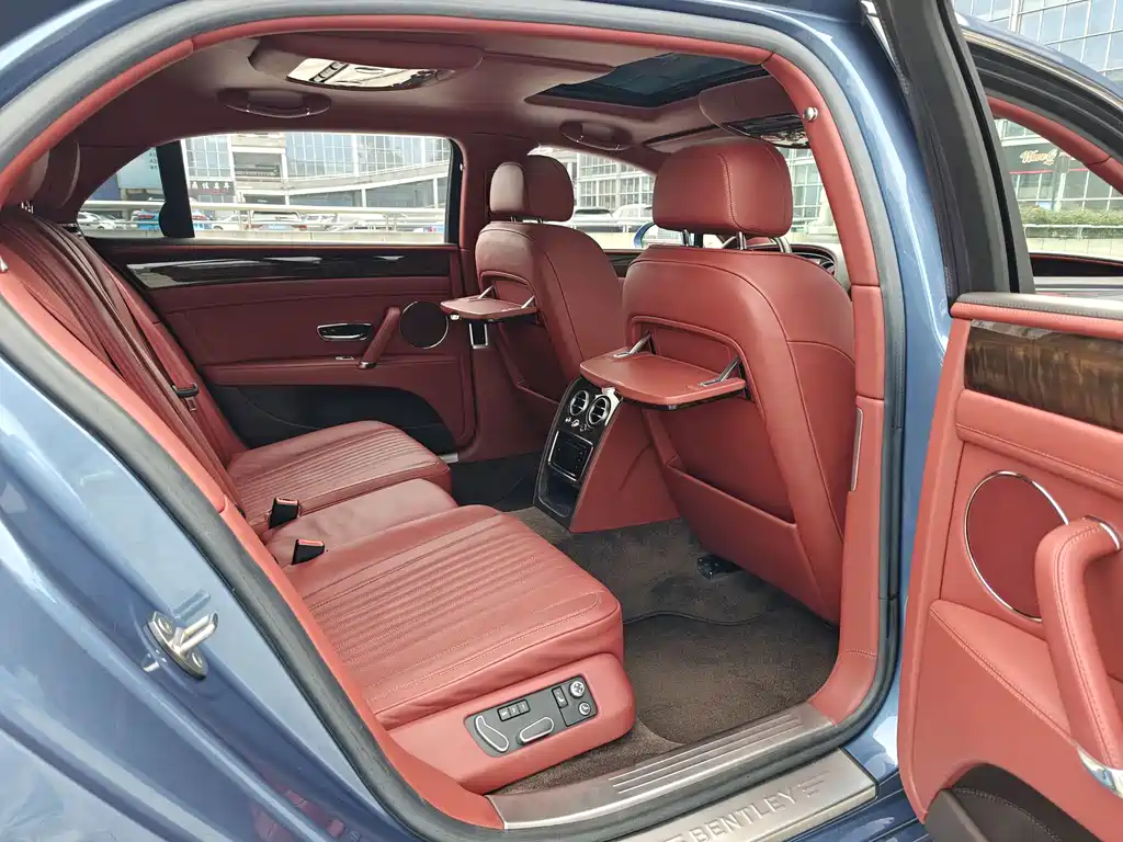 Bentley Flying Spur 2017 — фото 16