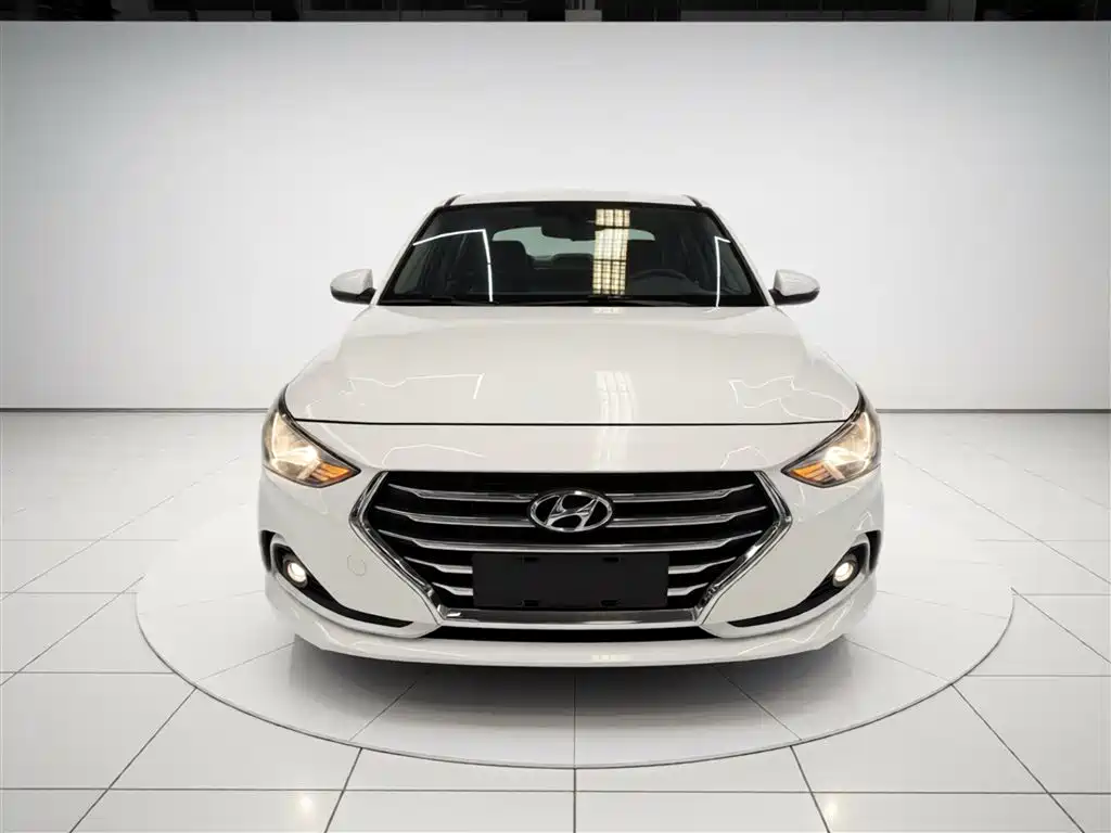 Hyundai Elantra 2020 — фото 3