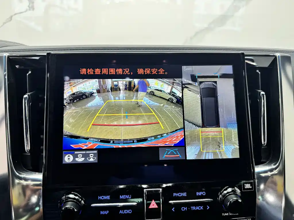 Toyota Alphard 2022 — фото 13