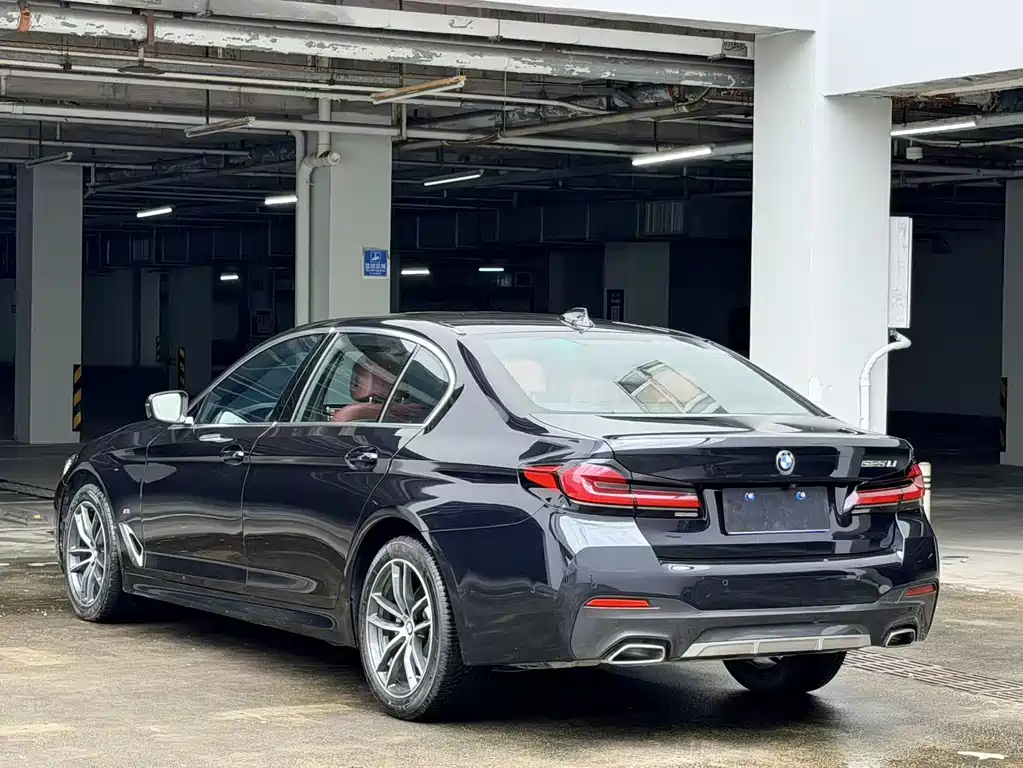 BMW 5 Series 2023 — фото 14