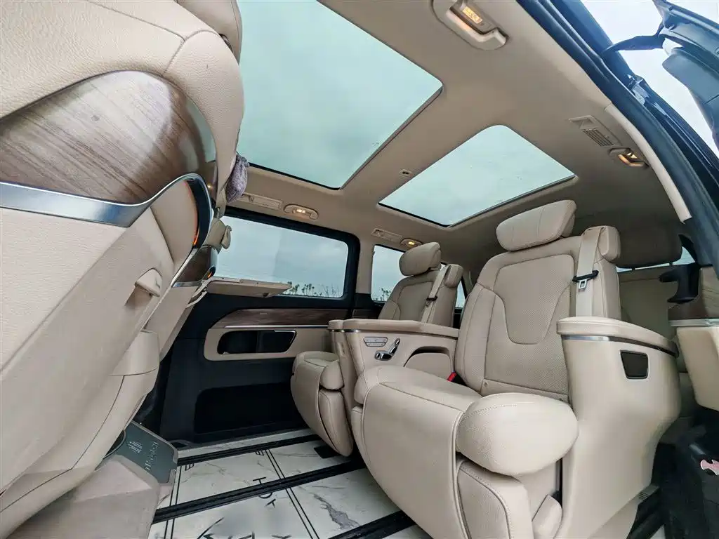 Mercedes-Benz V-Class 2022 — фото 17