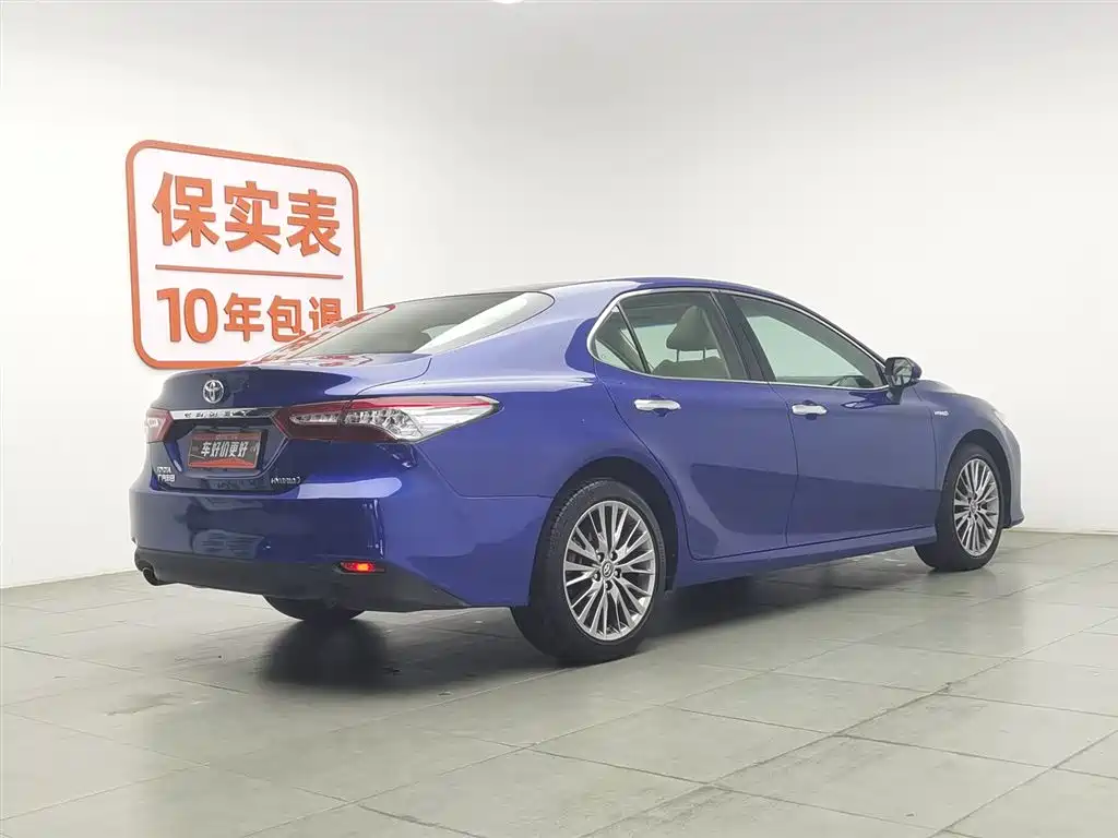 Toyota Camry 2018 — фото 2