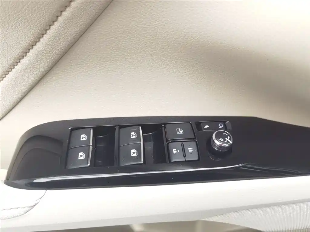 Toyota Camry 2018 — фото 9