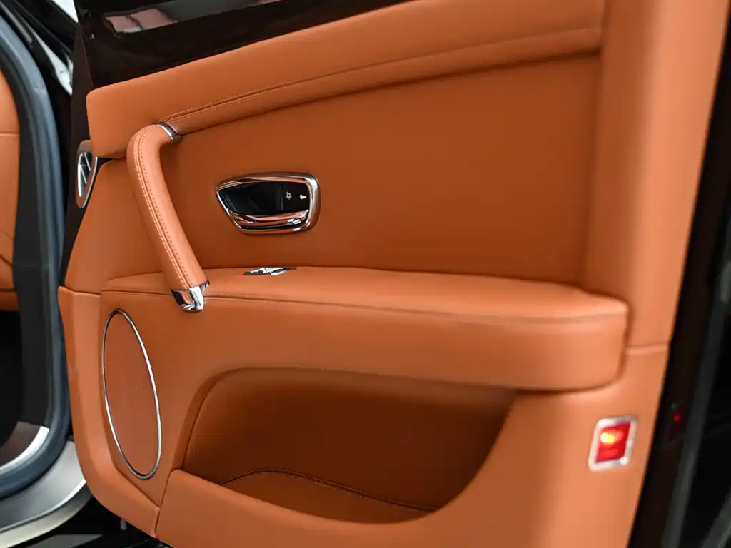 Bentley Flying Spur 2017 — фото 10