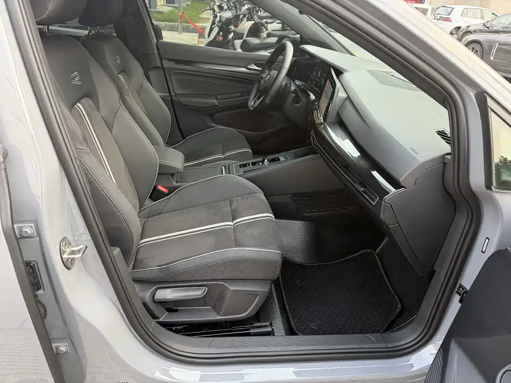 Volkswagen Golf 2023