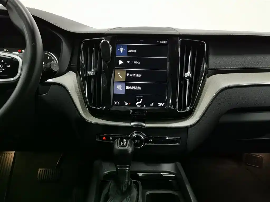 Volvo XC60 2018 — фото 12