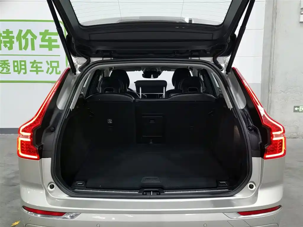 Volvo XC60 2018 — фото 16