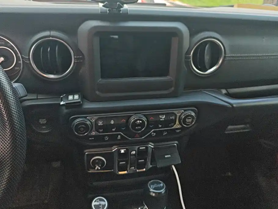 Jeep Wrangler 2020 — фото 13