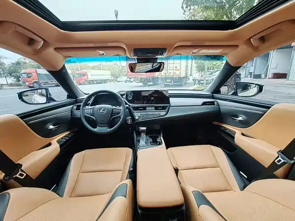 Lexus ES 2023