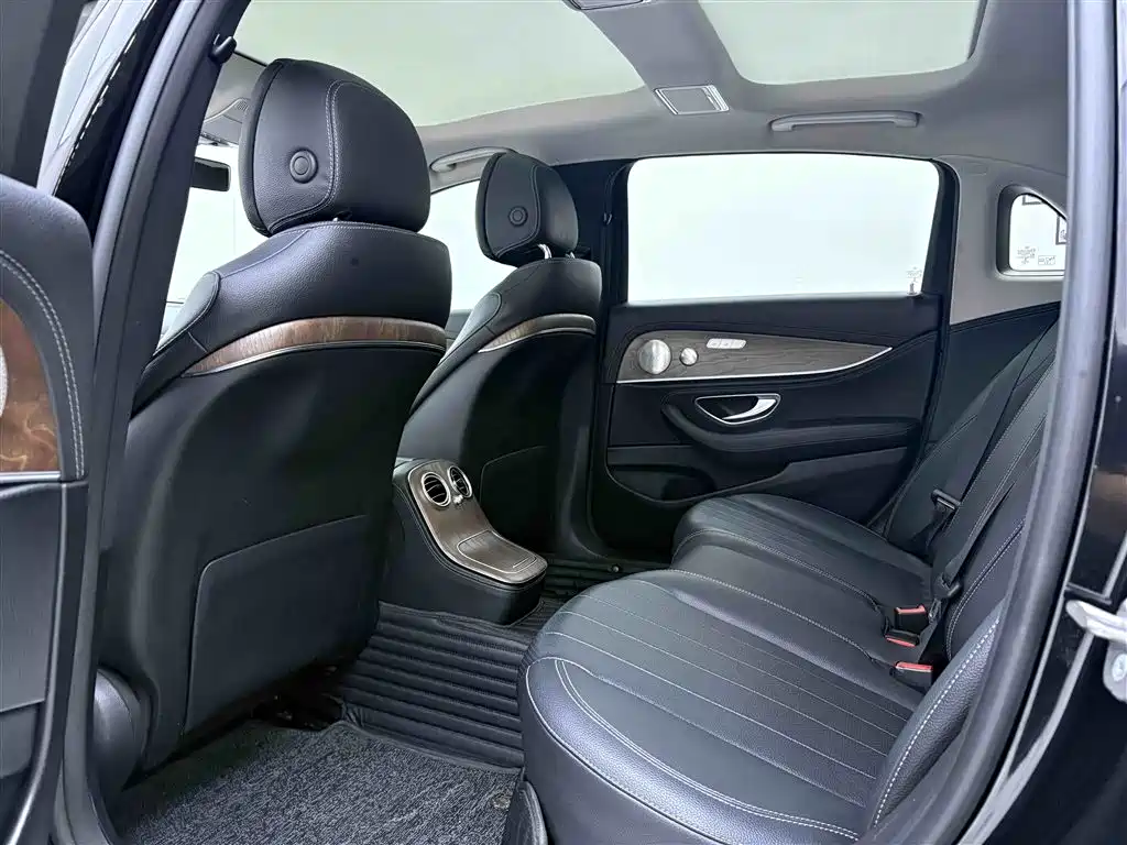 Mercedes-Benz E-Class 2021 — фото 19