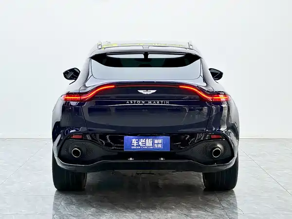 Aston Martin DBX 2022