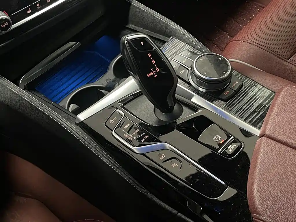 BMW 5 Series New Energy 2021 — фото 19