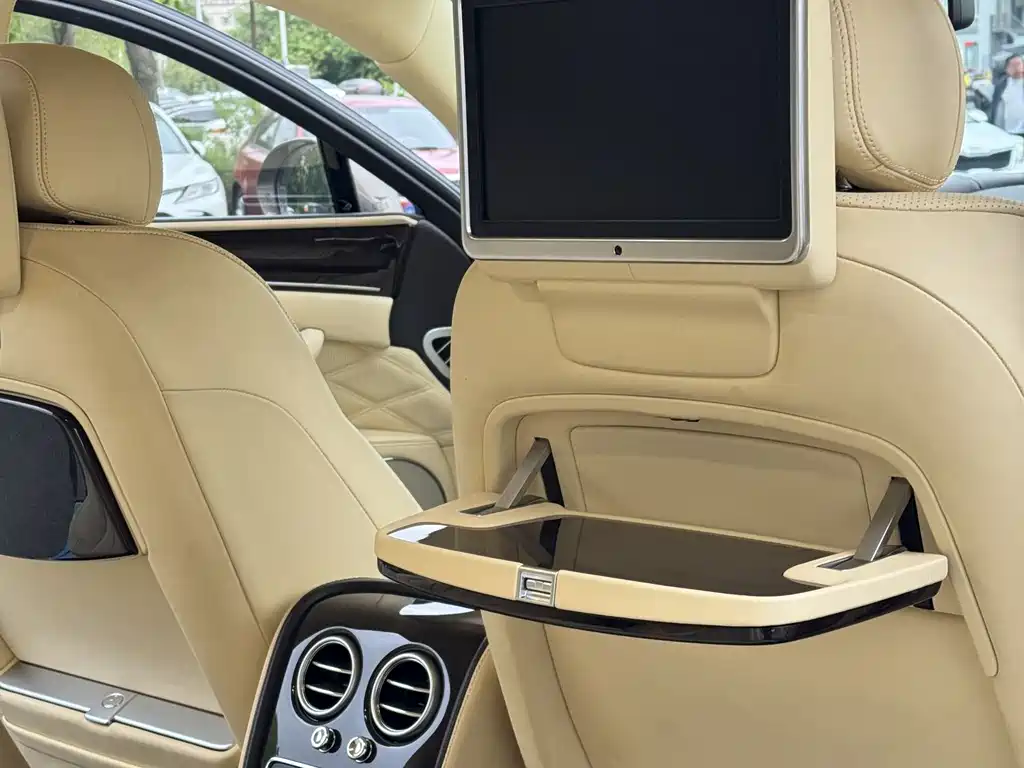 Bentley Flying Spur 2014 — фото 11