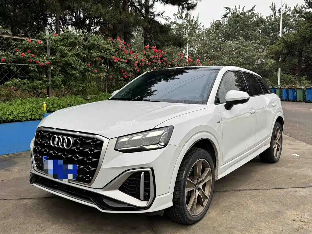 Audi Q2L 2022 — фото 1