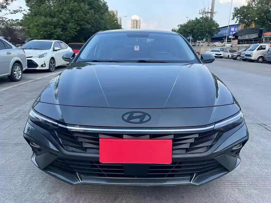 Hyundai Elantra 2023 — фото 2