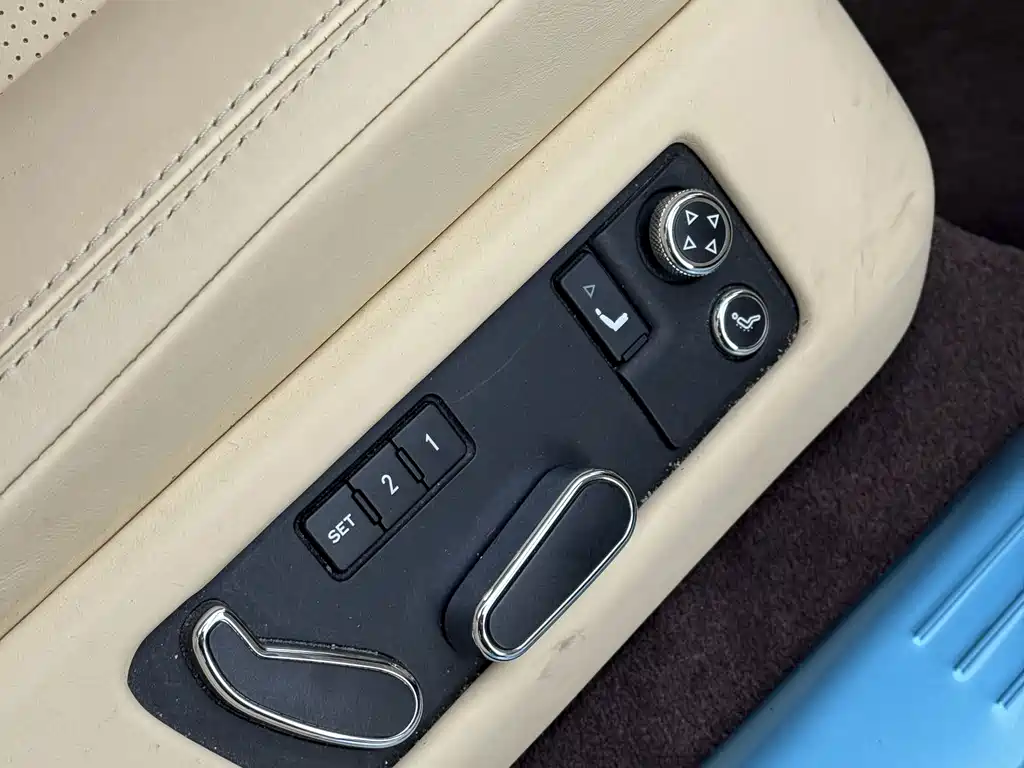 Bentley Flying Spur 2014 — фото 12