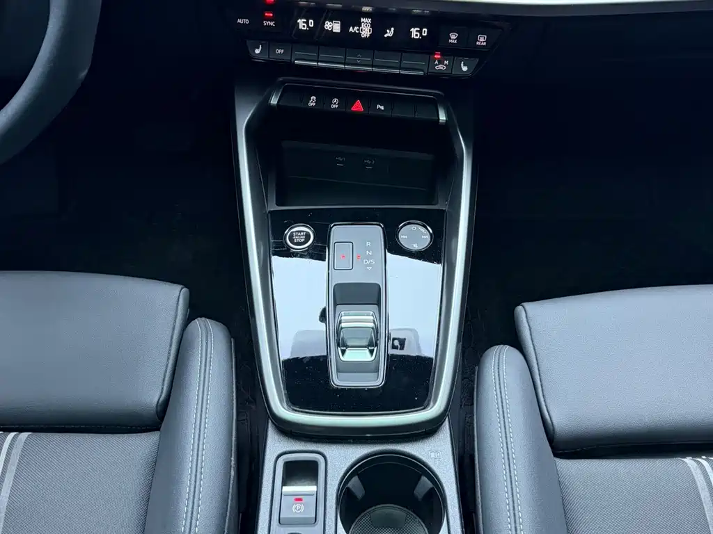 Audi A3 2023 — фото 16