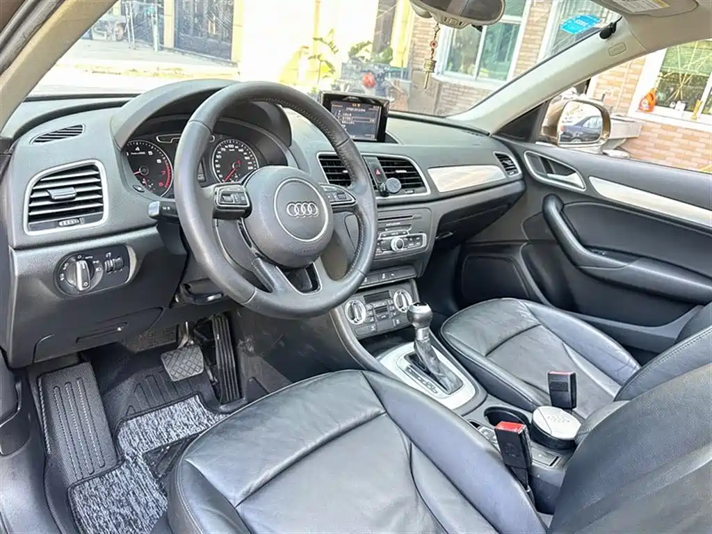 Audi Q3 2016 — фото 12
