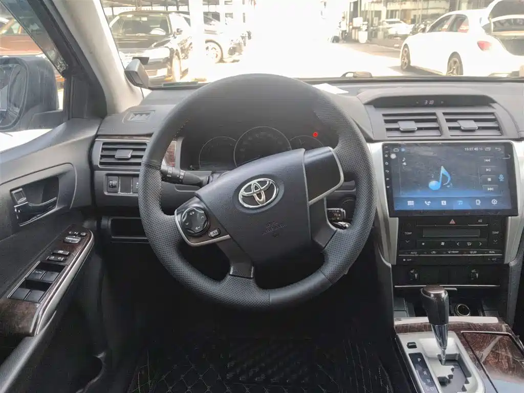 Toyota Camry 2015 — фото 11