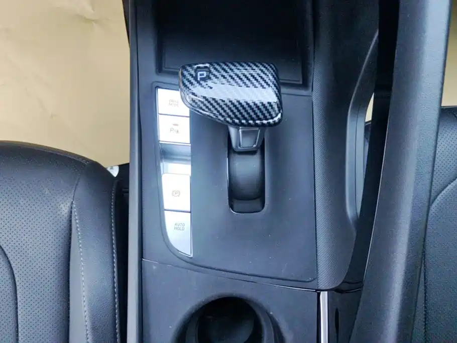 Hyundai Elantra 2025 — фото 16
