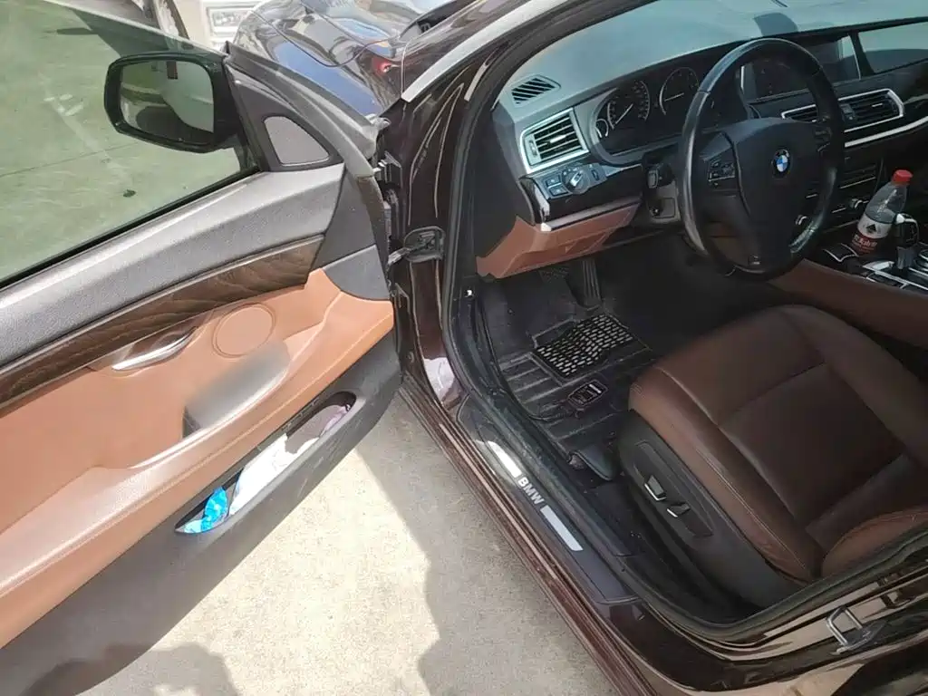 BMW 5 Series GT 2015 — фото 16