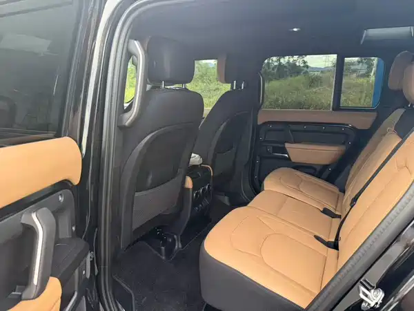 Land Rover Defender 2026