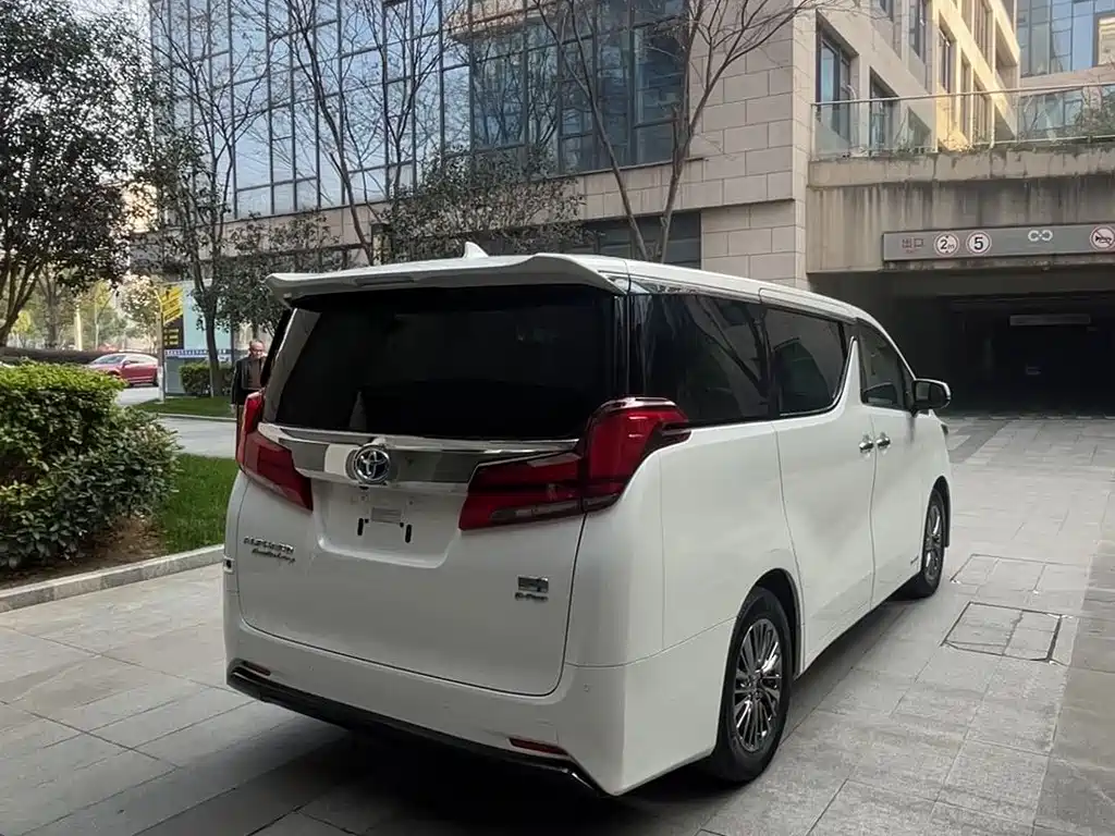 Toyota Alphard 2022 — фото 4