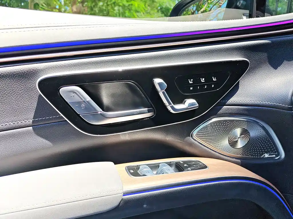 Mercedes-Benz EQS SUV 2024 — фото 4