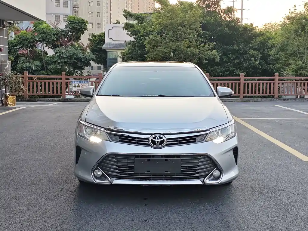 Toyota Camry 2016 — фото 2