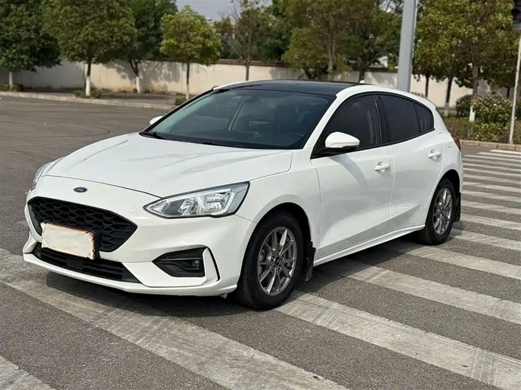 Ford Focus 2020 — фото 1