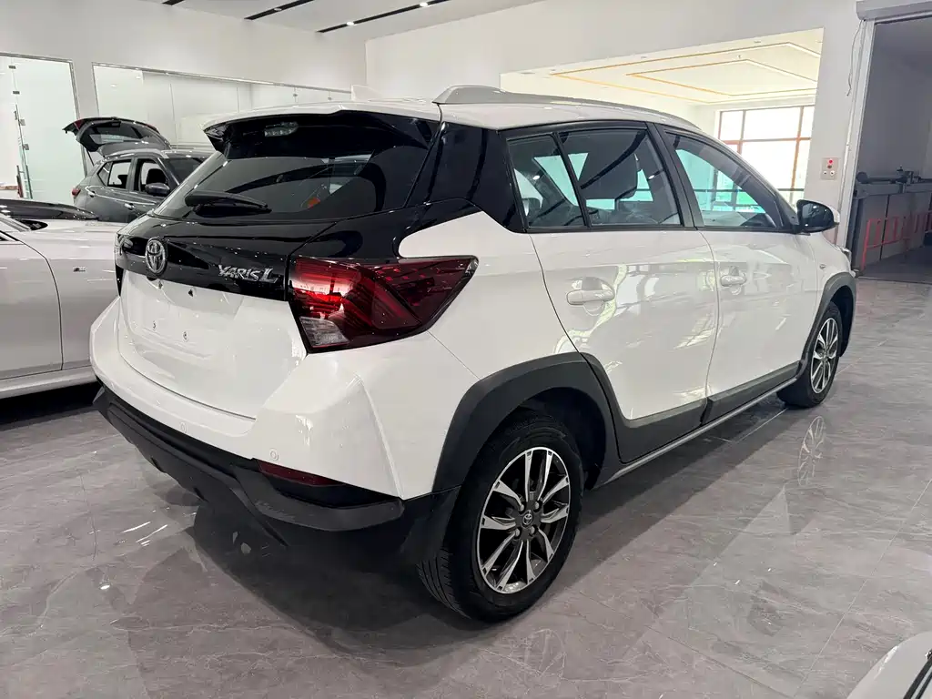 Toyota Yaris L 2022