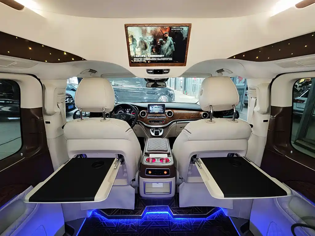 Mercedes-Benz V-Class 2020 — фото 24