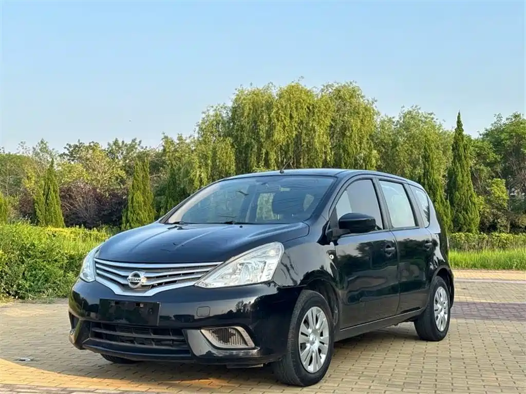 Nissan Livina 2015 — фото 1