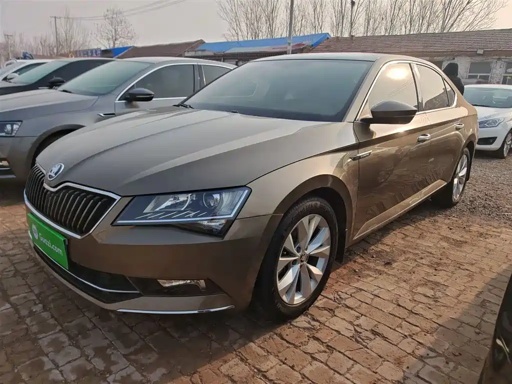Skoda Superb 2018 — фото 2