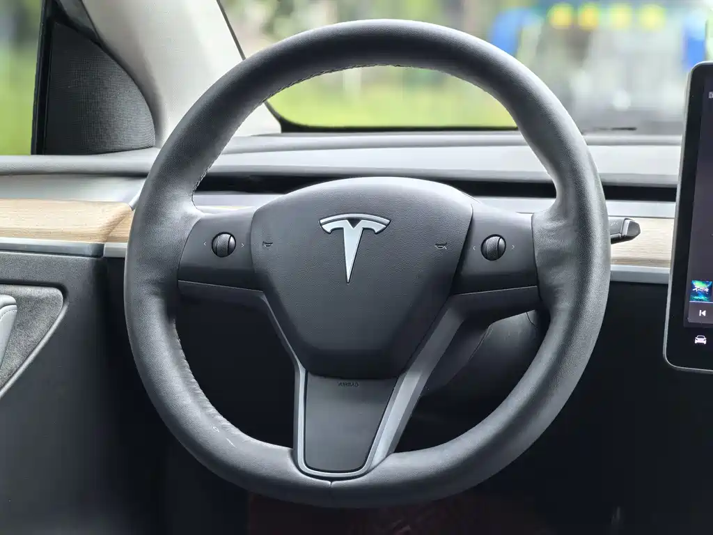 Tesla Model Y 2022 — фото 11