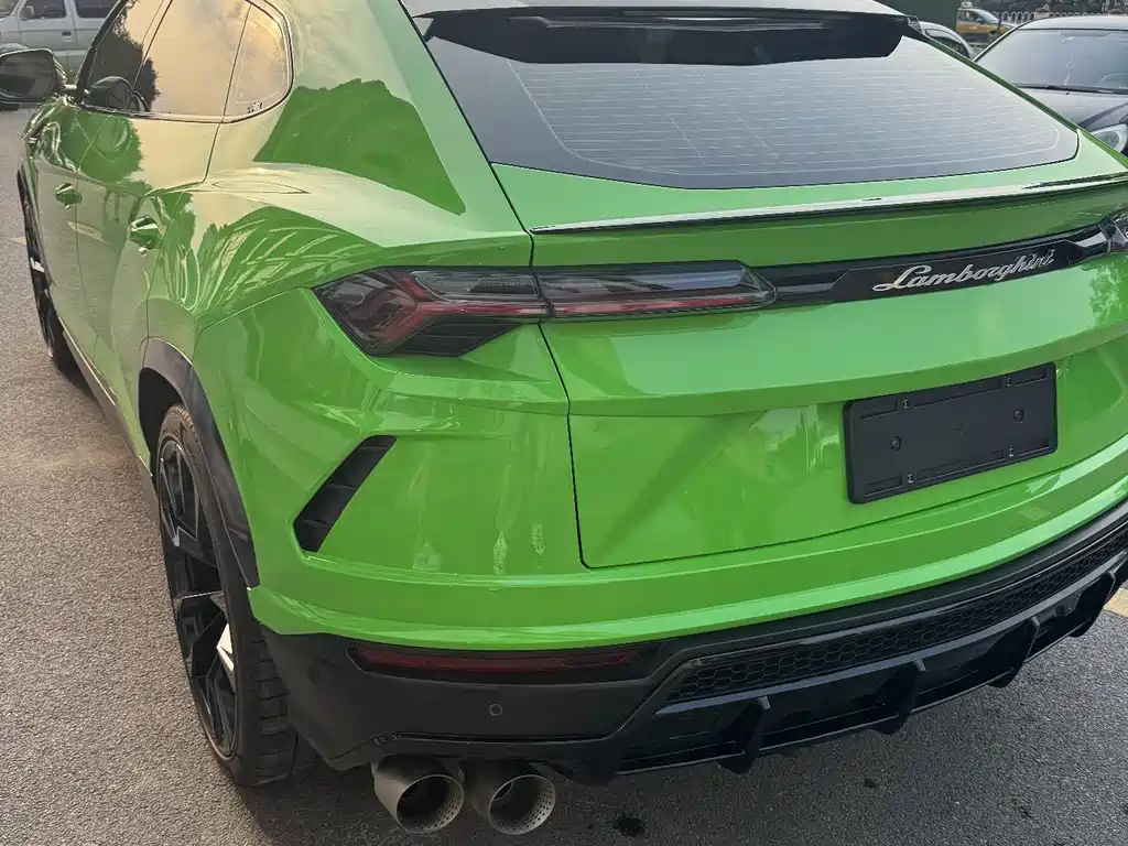 Lamborghini Urus 2023 — фото 10
