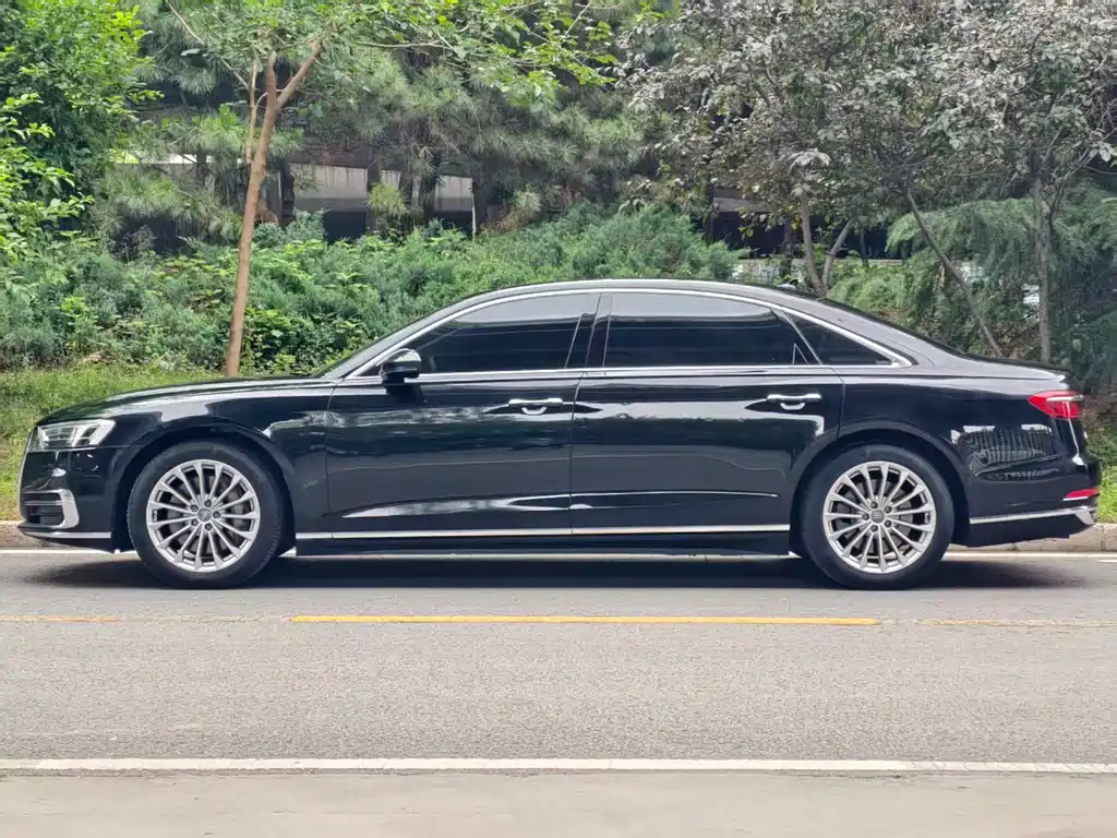 Audi A8 2018 — фото 2