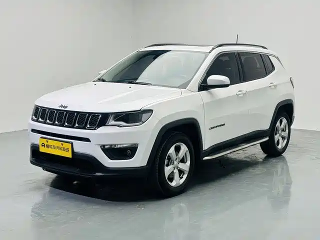 Jeep Compass 2018 — фото 1