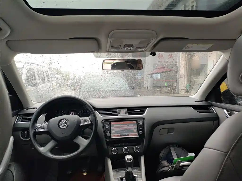 Skoda Octavia 2015 — фото 18