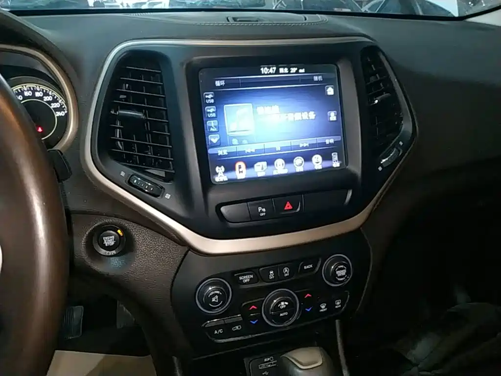 Jeep Cherokee 2018 — фото 13