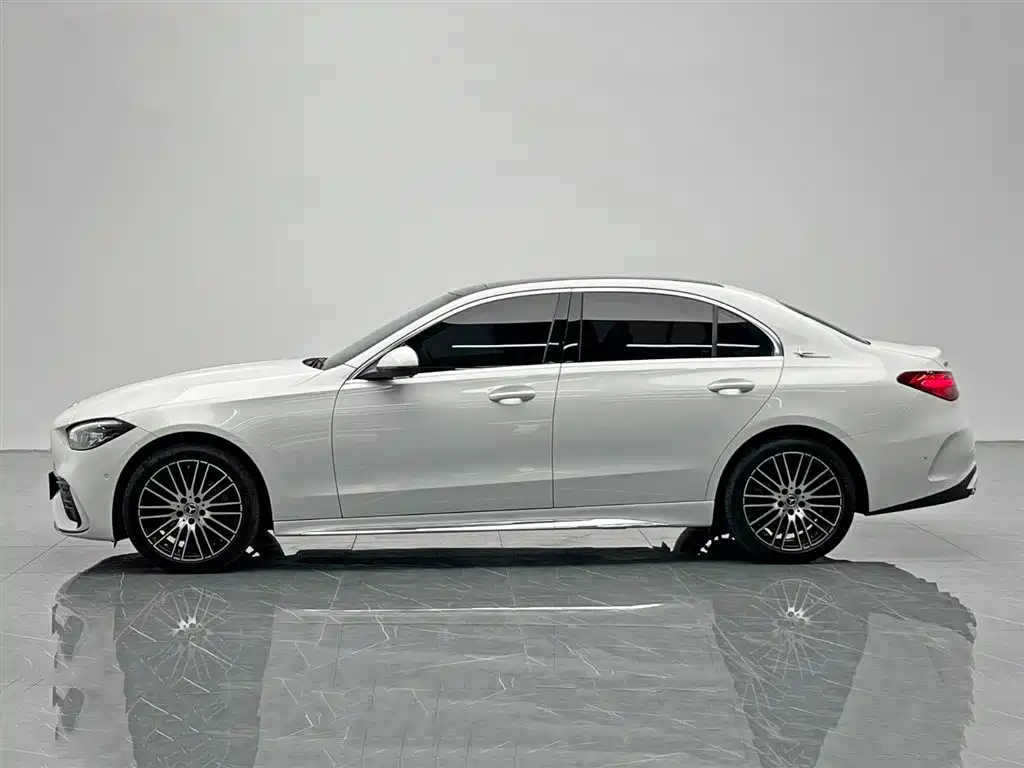 Mercedes-Benz C-Class 2023 — фото 3