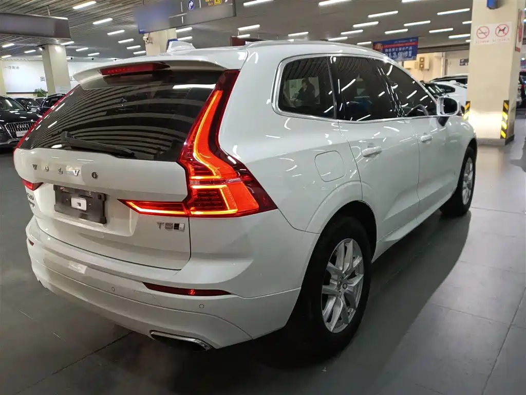 Volvo XC60 2019 — фото 5